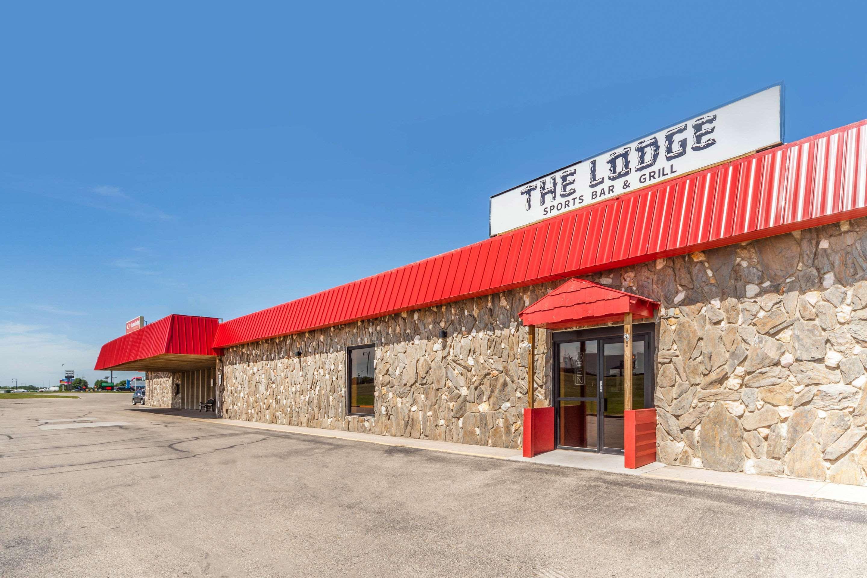 Econo Lodge Inn & Suites Brookings Extérieur photo